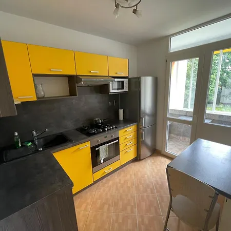 3br Near Center With Parking Lägenhet *