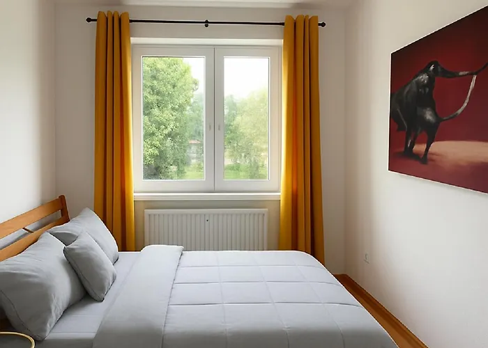 Lägenhet 3br Near Center With Parking Bratislava